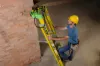 LOUISVILLE LADDER 2-FOOT FIBERGLASS CROSS PINNACLE PLATFORM AND LEANING STEP LADDER, FCP1402HD - Image 9
