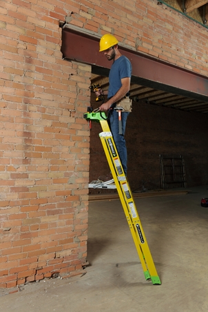 Louisville Ladder Cross Pinnacle 6 ft. Fiberglass Leaning Platform Step  Ladder, 12.25 ft. Reach 375 lbs. Load Capacity, IAA FCP1406HD - The Home  Depot