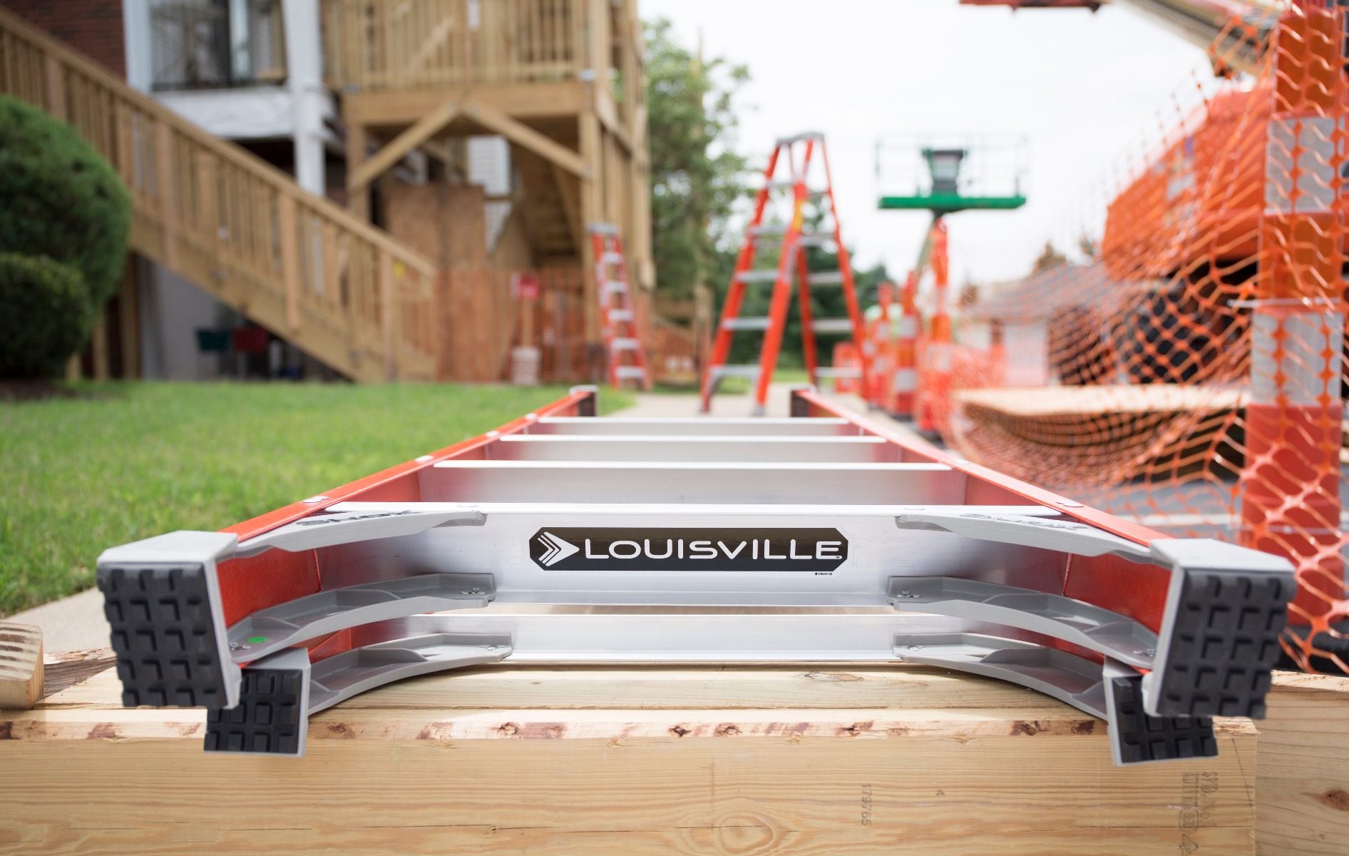 LOUISVILLE LADDER 6-FOOT FIBERGLASS PINNACLE PRO PLATFORM PLATFORM ...