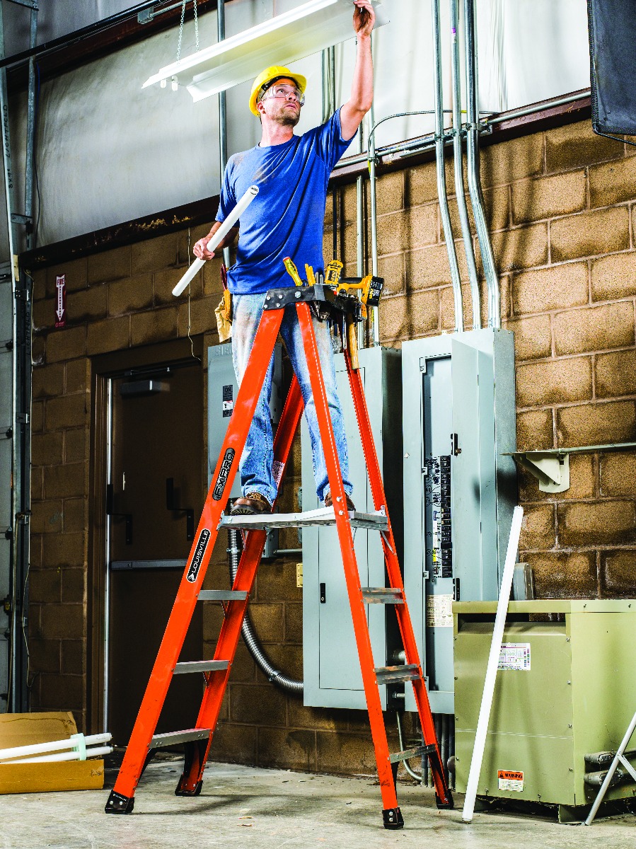 LOUISVILLE LADDER 8-FOOT FIBERGLASS PINNACLE PRO PLATFORM